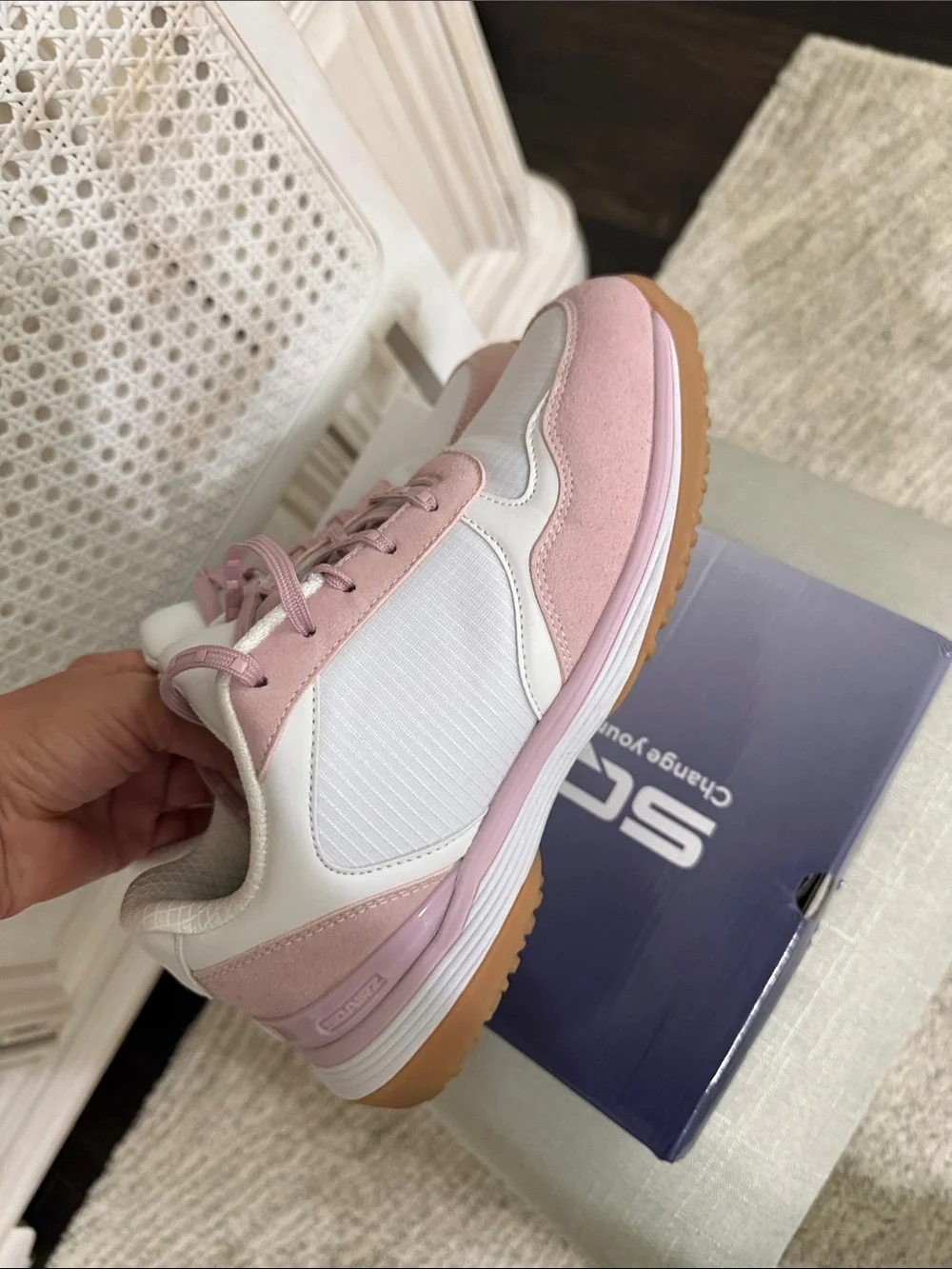 SQAIRZ Freedom SL Women's Golf Sneakers in White & Dusty Pink
